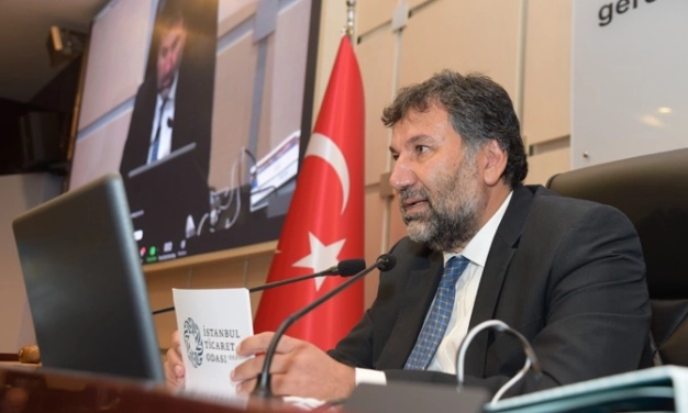 Ekonomiyi virüsten koruyan üç katlı maske