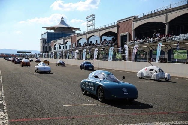 100 bin genç geleceğin teknolojisini tasarlıyor