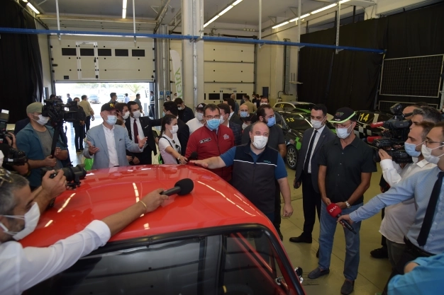 100 bin genç geleceğin teknolojisini tasarlıyor