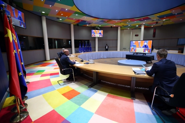 AB, Çin seddini aştı