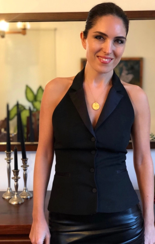 Şehirlerin ilhamıyla takı tasarlıyor