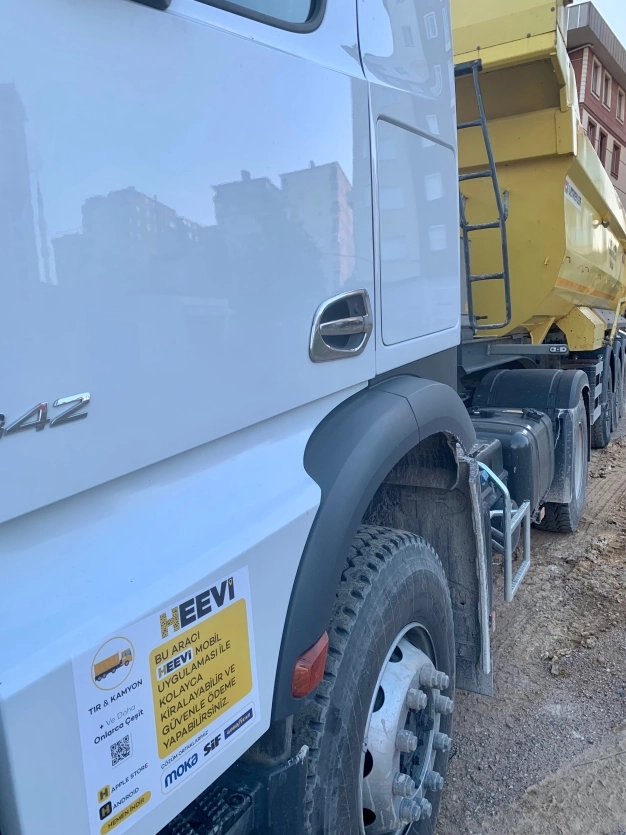 İş makinalarını ve kamyonları mobilden kolay kiralama