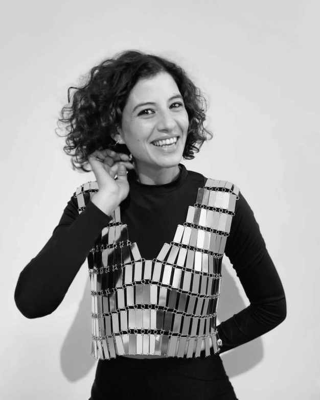 Geri dönüşen malzemelerle giyilebilir aksesuar üretti