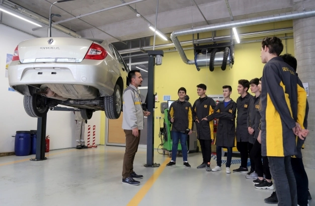 Sektörlerle birlikte meslekli kariyer