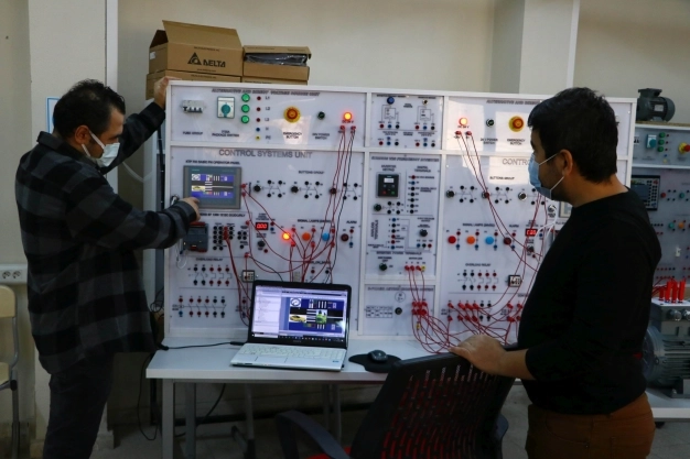 Ek formasyonla Üniversiteli, iş dünyasına entegre edilmeli