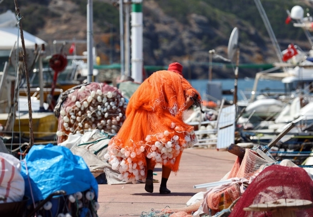 İstanbullu balıkçılar 'vira bismillah' demek için gün sayıyor