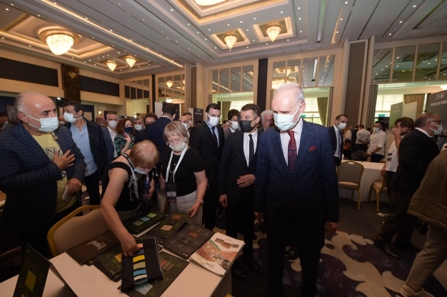 Tekstil sektörü salonlara sığmıyor