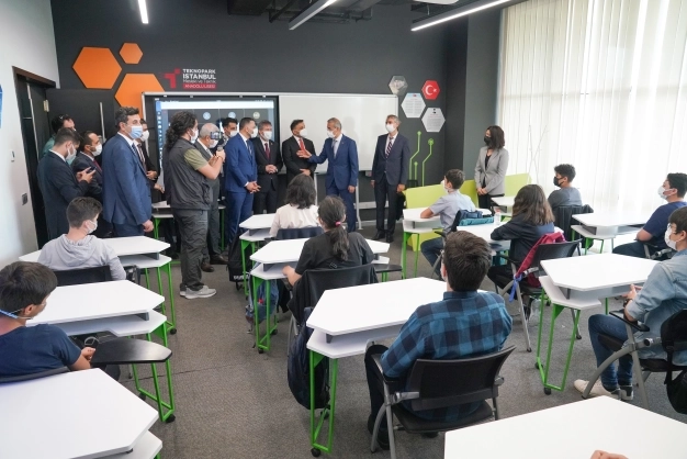 Siber lisede yeni eğitim yılı başladı