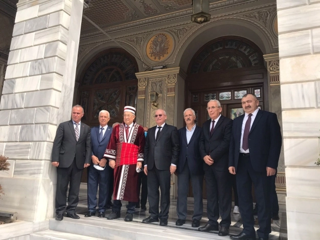 ‘İlin ahisi’ Kaftan giydi şed kuşandı