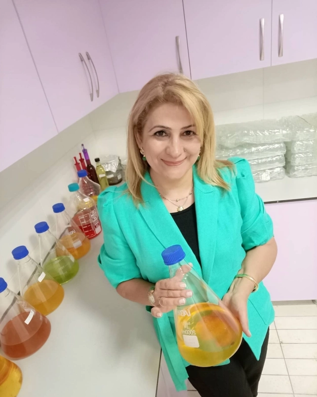 Parfüm profesöründen nano altınlı saç boyası