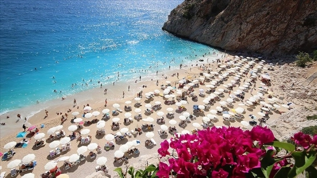 Turizm geliri gelecek yıl 30 milyar doları aşacak