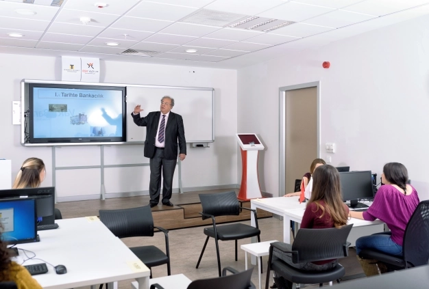 TİCARET, lisansüstü eğitimde de öncü