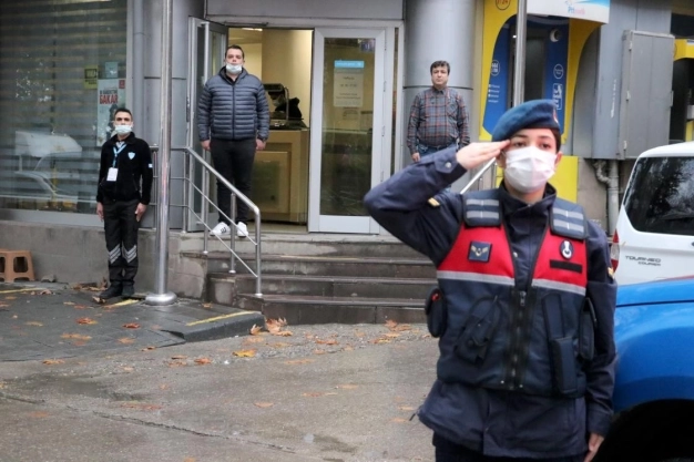 Saat 9'u 5 geçe hayat 1 dakika durdu