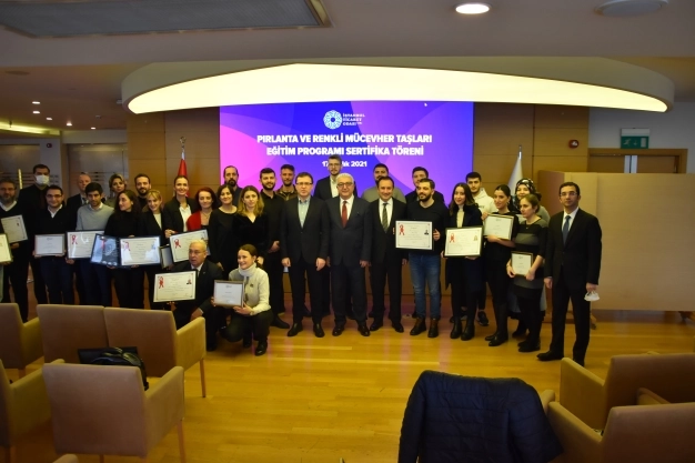 Pırlantacılar mesleği sertifikayla parlatıyor