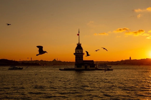 Boğaz ve kıyılardaki Fenerler yeniden aydınlanıyor