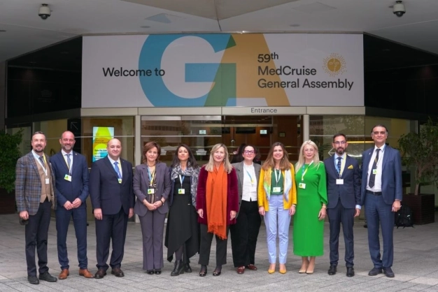 2.5 million tourists getting off the cruise