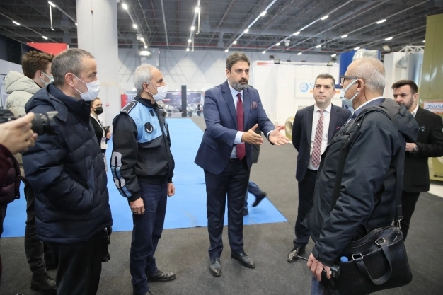 Uluslararası fuar semt pazarı değil!