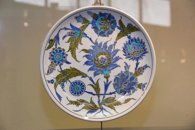 Zamanın eskitemediği çiniler Hünkar Kasrı’nda