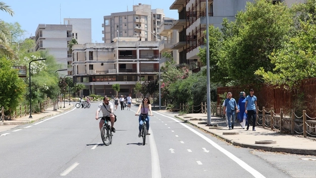 KKTC'de Maraş bölgesindeki plaj turizm mevsimi için hazır