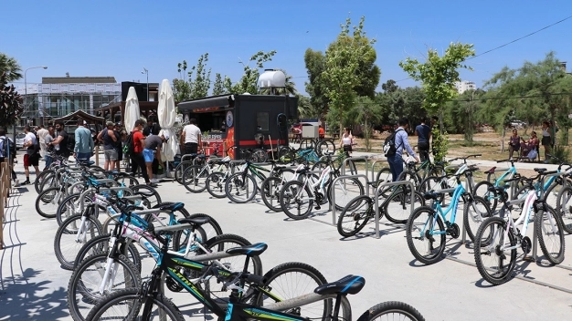 KKTC'de Maraş bölgesindeki plaj turizm mevsimi için hazır