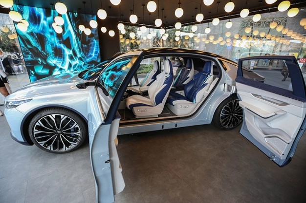 Togg, 'Konsept Akıllı Cihazını' Zorlu Center'da vitrine çıkardı