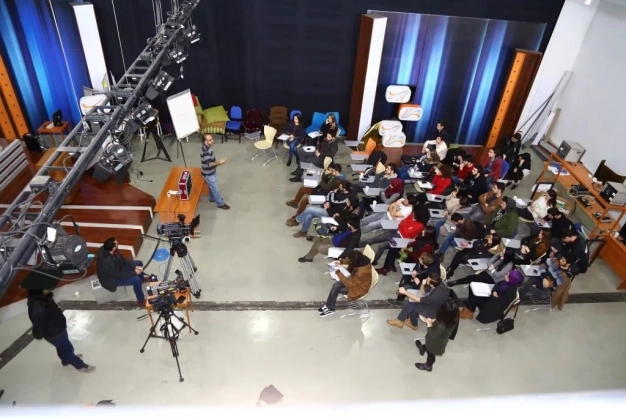 İnternet enstitüsü lisansüstü öğrencilerini bekliyor