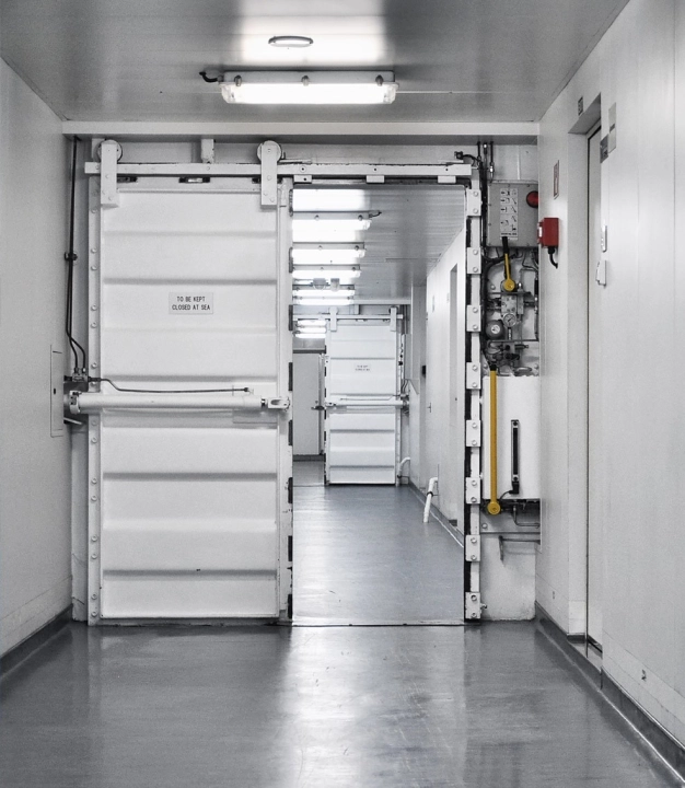 Gemilerin batma tehlikesine karşı yerli su geçmez kapı