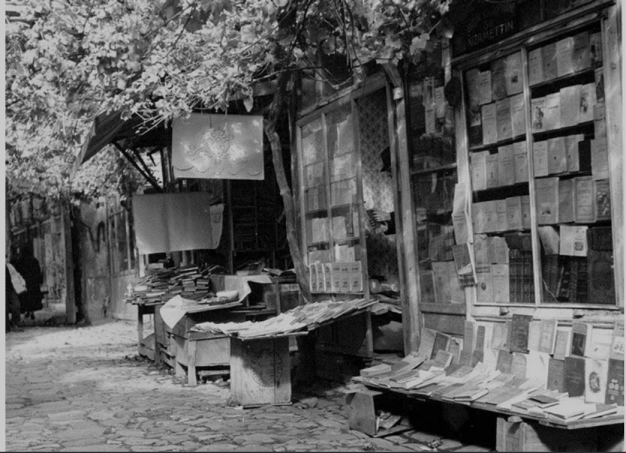 Okur kitap kokusundan vazgeçmiyor