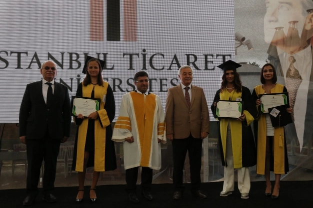 1081 mezun daha iş hayatına uğurlandı