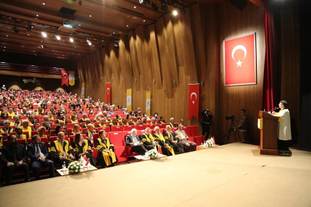 Yüzde 98 doluluk oranıyla 22. akademik yıl coşkulu başladı