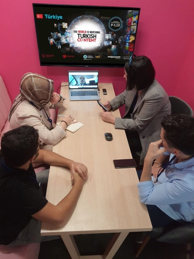 Türk dizileri MIPCOM’da sahneye çıktı