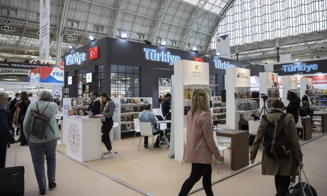 Londra Kitap Fuarı'nda "Türkiye" standı büyük ilgi görüyor