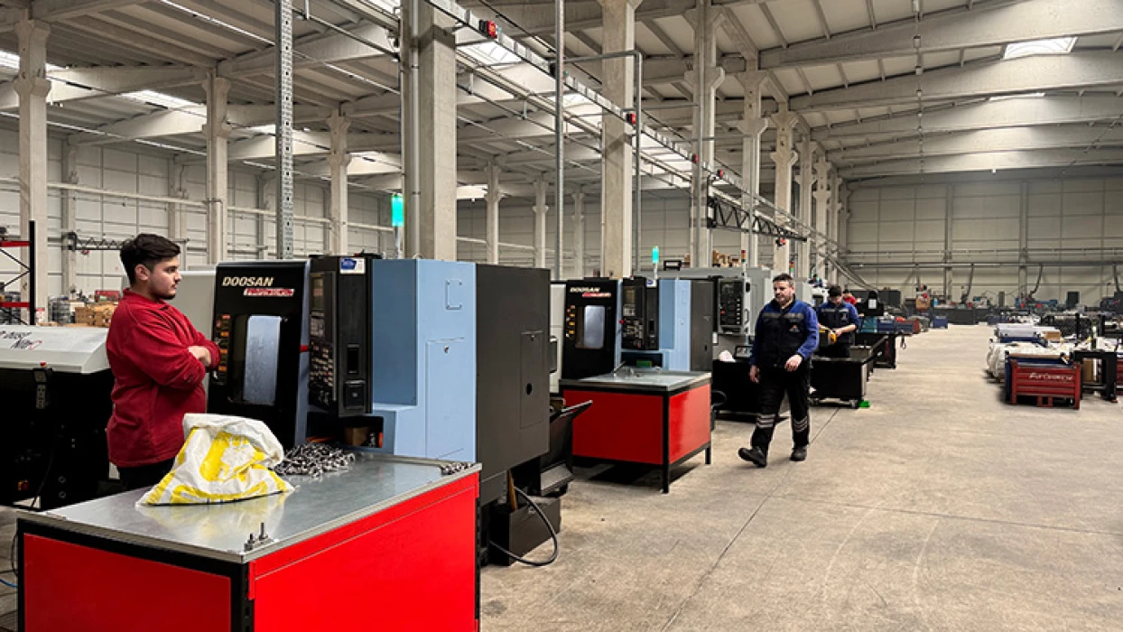 Babasından öğrendiği meslekle kendi fabrikasını açtı